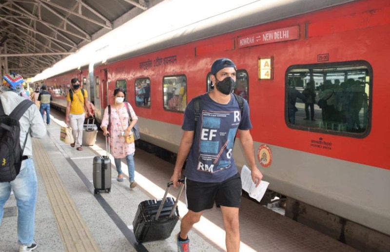 Indian Railway : रेलवे हैरान यात्री परेशान दीवाली से पहले ट्रेनें फुल, स्लीपर में सीट जनरल में टिकट नहीं