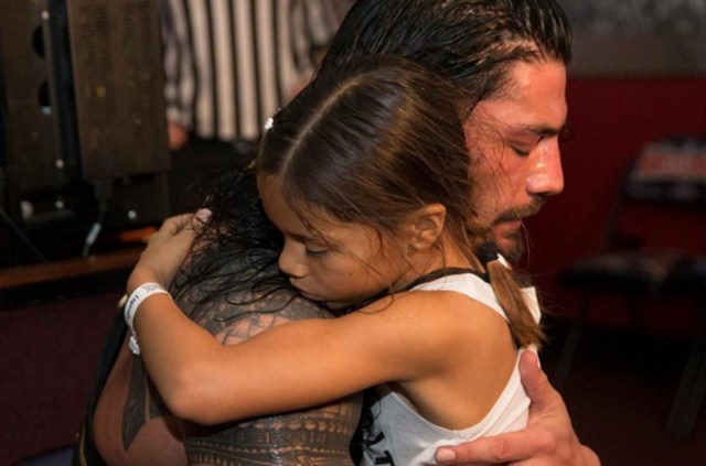 Roman Reigns फर्नीचर की दुकान पर करते थे काम, द रॉक से है गहरा रिश्ता |  Patrika News