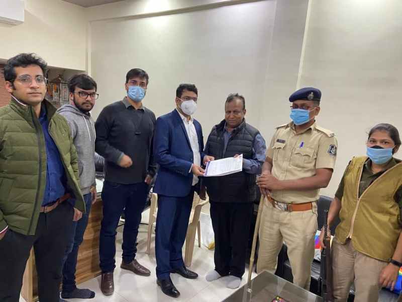 चीनी पैक करने वाले बैग के दो व्यापारियों के यहां बीआईएस की दबिश