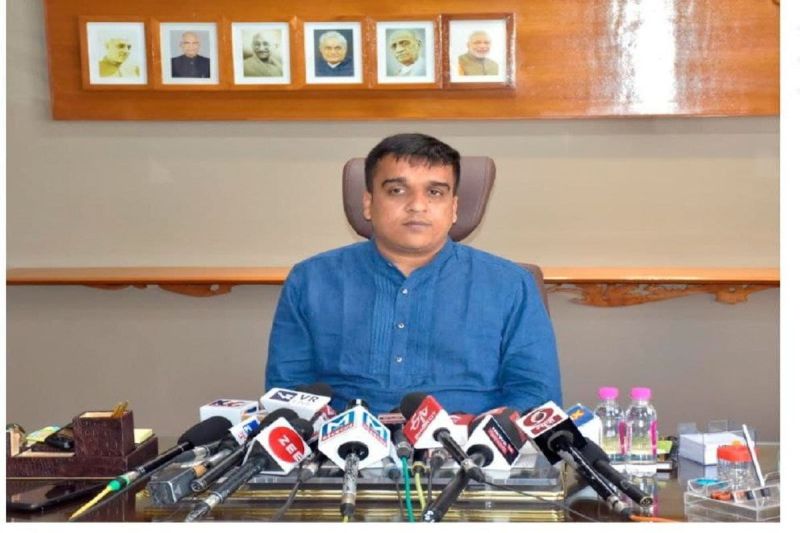 Gujarat: गुजरात के गृह राज्य मंत्री हर्ष संघवी व डीजीपी कोरोना संक्रमित