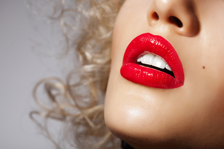 तिल देखकर जानिए धोखा तो नहीं देगी आपकी गर्लफ्रेंड