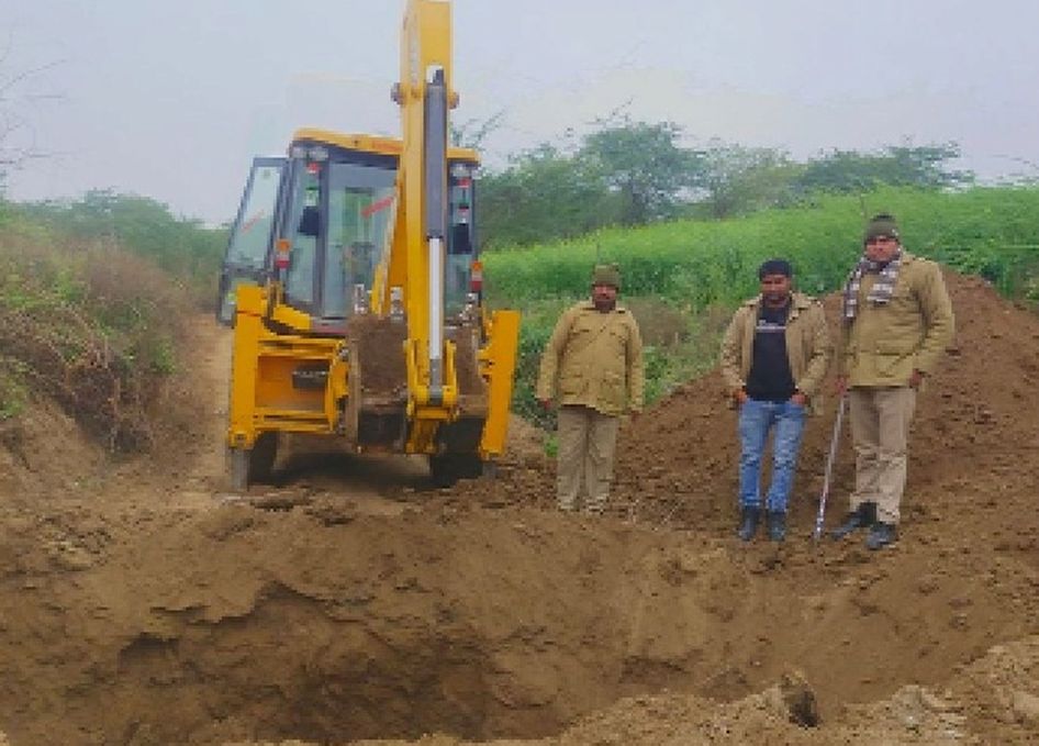 Illegal mining : खाई लगवाकर रोका चम्बल नदी में अवैध खनन का रास्ता