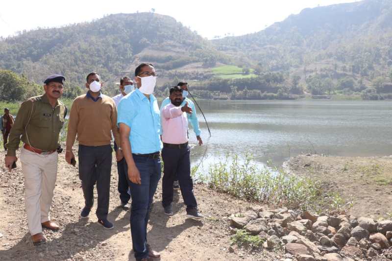 मालीपुरा में कलेक्टर ने बोटिंग की