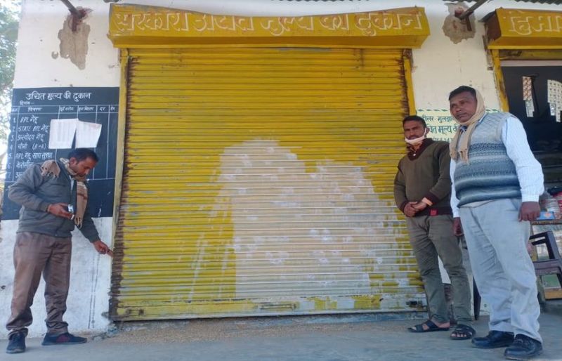 गेहूं के दुश्मन....चोर गेहूं के 103 कट्टे चुरा ले गए