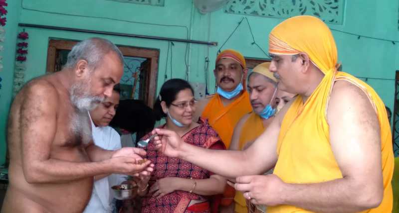 धन का लोभ त्यागें और धर्म की राह पर चलिए