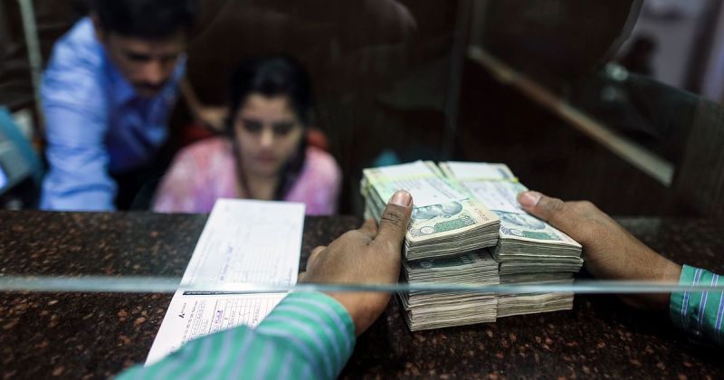 cash_limitCash Limit in Bank: बैंक में ज्यादा पैसा रखें या नहीं_in_bank.jpg