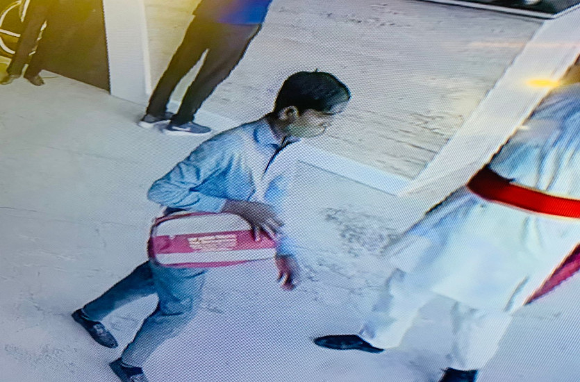 होटल के गार्डन से साढ़े तीन लाख रुपयों से भरा बैग चोरी