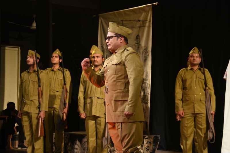 आईएम सुभाष से मंच पर जीवंत किया सुभाषचंद्र बोस का जीवन