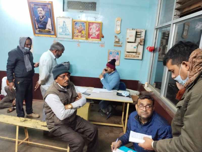 आधी रात माफिया पर नकेल, एक करोड़ से अधिक का केरोसिन, बायोडीजल, मिक्स डीजल, टैंकर, दो बसें जब्त