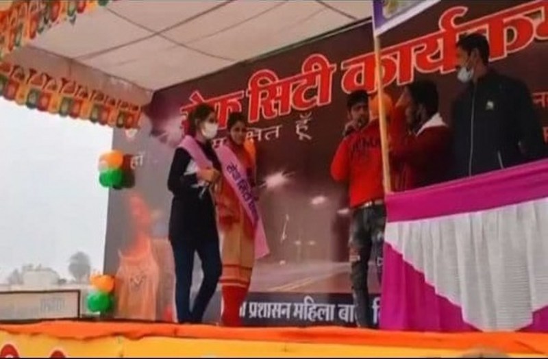 नाटक में आपत्तिजनक शब्द पर हो रहा बबाल