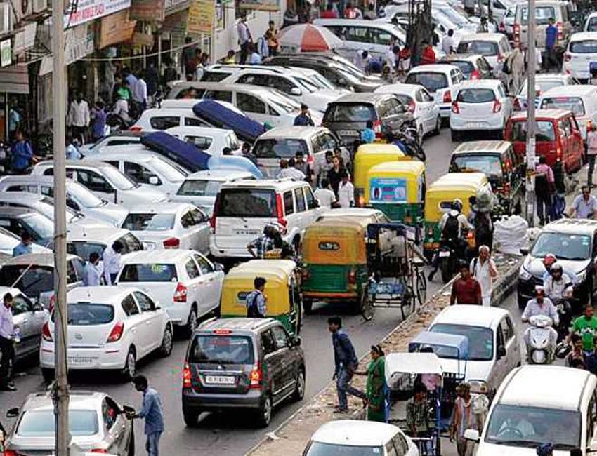 कोल्हापुर में अस्त-व्यस्त पार्किंग से यातायात पर असर
