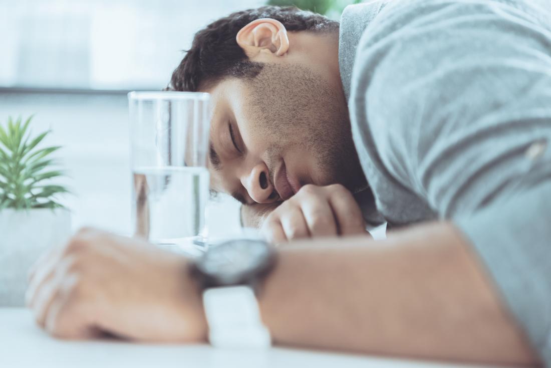Dehydration Symptoms: शरीर में पानी कि कमी के कारण ये लक्षण दिखाई दे सकते हैं, न करें इन्हें नजरअंदाज