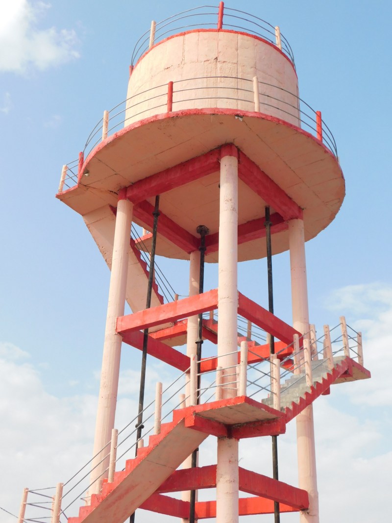 9 माह में घर-घर पहुंचाना था पेयजल, काम अधूरा, पंप से दूर लगा दिया ट्रांसफार्मर