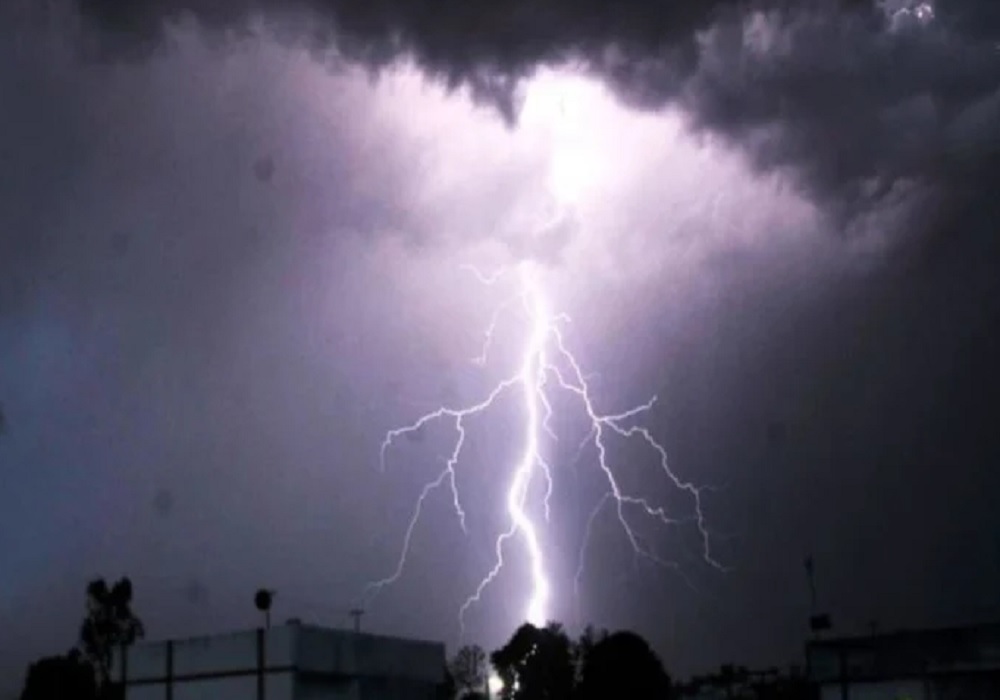 यूपी में शीतलहर का जबरदस्त कहर, झमाझम बारिश संग ओले गिरने का मौसम अलर्ट