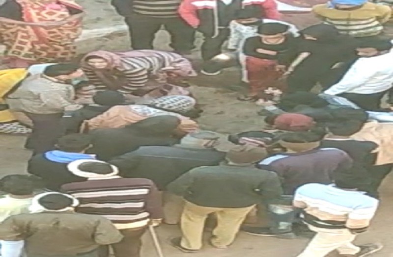 ब्रेकिंग न्यूज : एक साल से छेड़ रहा था दो बच्चों का पिता,ऑन द स्पाट दी सजा