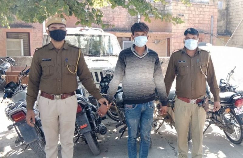 पुलिस ने दो आरोपियों से अब तक 16 बाइक बरामद की