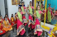 The dancers of Ujjain worshiped Mother Saraswati like this