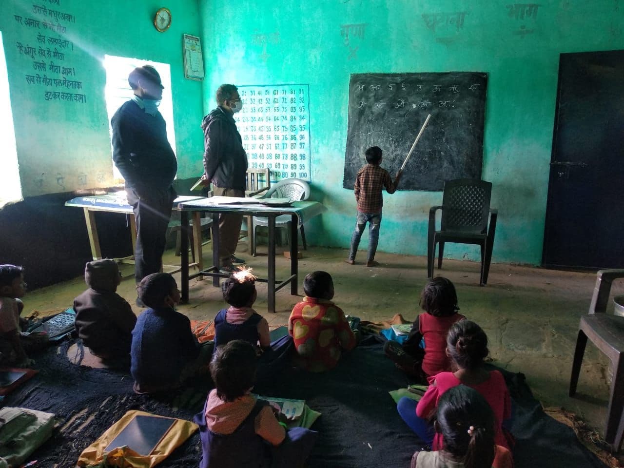 Satna: पहली कक्षा का बच्चा बना मास्टर, स्कूल में लेता है क्लास