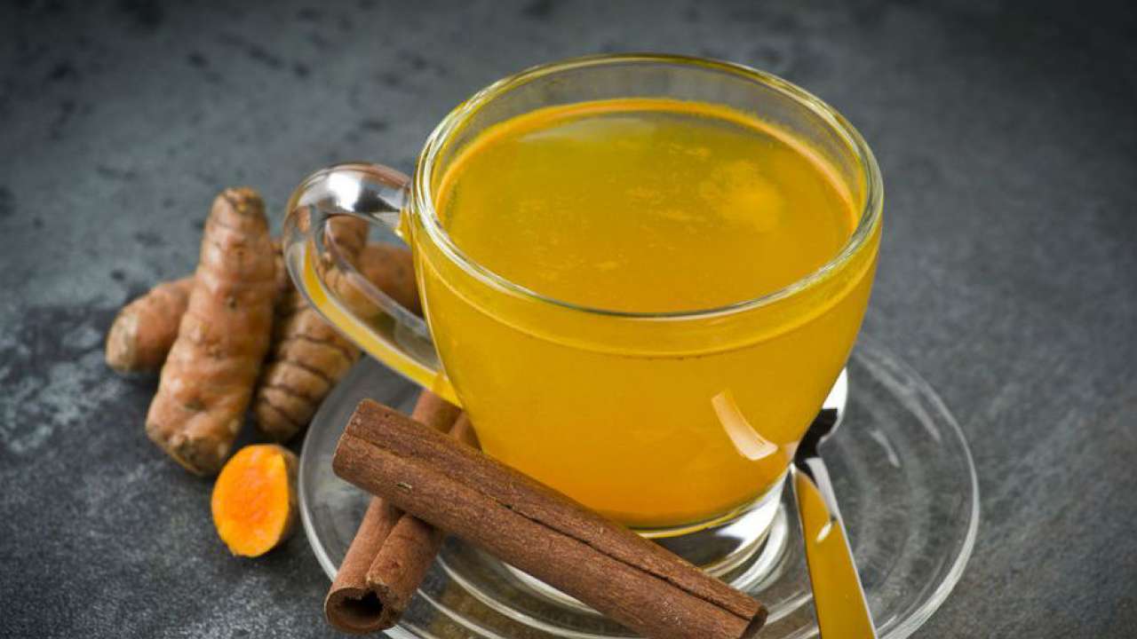 जानिए रोजाना सुबह खाली पेट हल्दी वाला पानी पीने से कौन से फायदे हो सकते हैं | Turmeric-Water Benefits Haldi Wala Pani Peene Ke Fayde | Patrika News