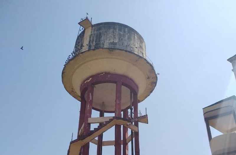 11 साल पहले बन गई पानी की टंकी, अब तक कनेक्शन नहीं, बिना उपयोग हुई जर्जर