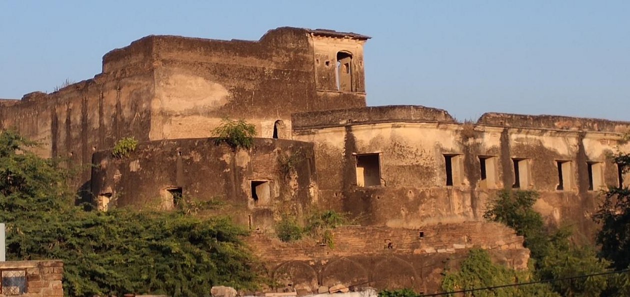 अब नगर परिषद ने लिया खण्डहर होते इस प्राचीन किले की देखरेख का जिम्मा