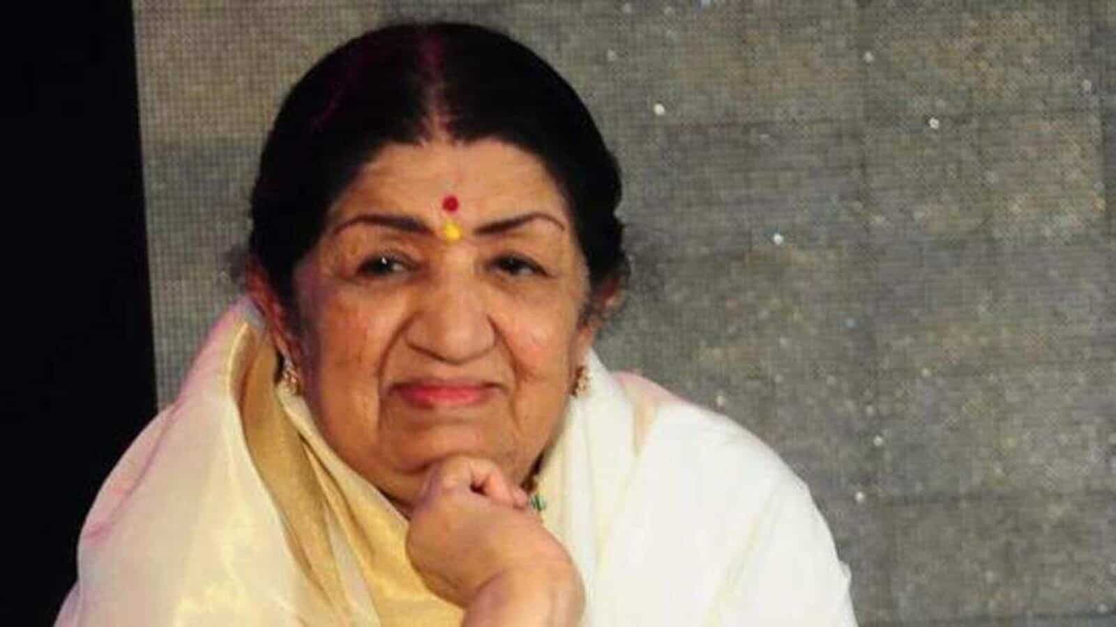 Lata Mangeshkars Doctor says she had a Smile on her Face at Final Moment
