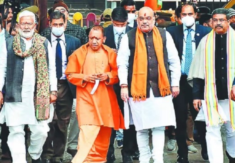 UP Assembly Elections 2022 : गोरखपुर से साधा पश्चिमी उप्र का चुनावी गणित,एक मंच पर दिखे दिग्गज भाजपा नेता