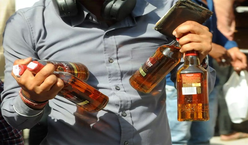 Delhi News Liquor in tetra packs will be available along with the bottles