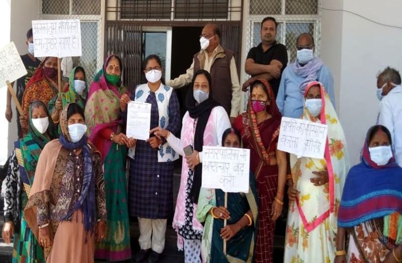 Political issue : बैठक की खींचतान बन गया राजनीतिक मुददा : पार्षद ने पालिकाध्यक्ष के खिलाफ खोल दिया मोर्चा