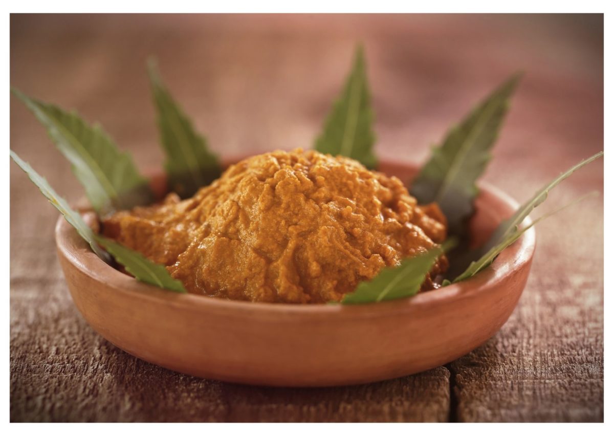 Neem And Turmeric Benefits: जानिए हल्दी और नीम से के सेवन से होने वाले इन अनेकों फायदों के बारे में