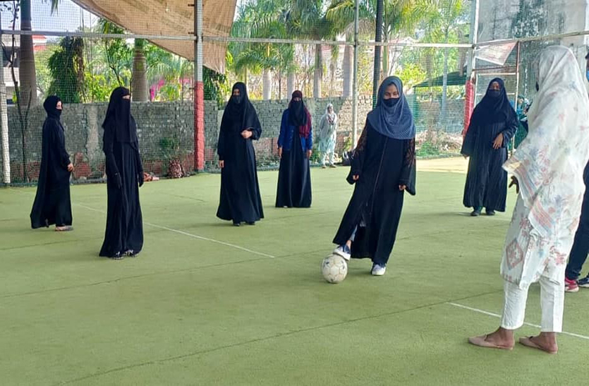 hijab news , women played football and cricket in hijab