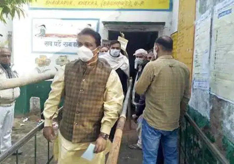 UP Assembly Election 2022 power cut on polling booth in Baghpat