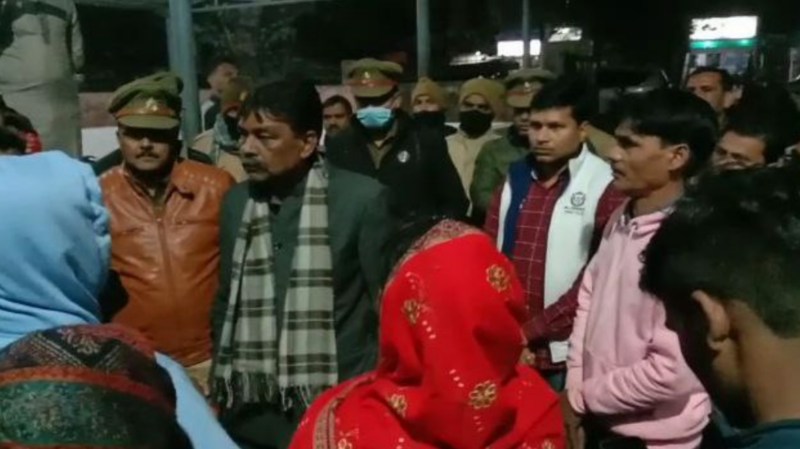 पुलिस कहती रही तुम्हारी लड़की कमाई का जरिया, उसी का शव मिला 7 फीट गड्ढे में दफन, मां ने चीखते हुए बताया...