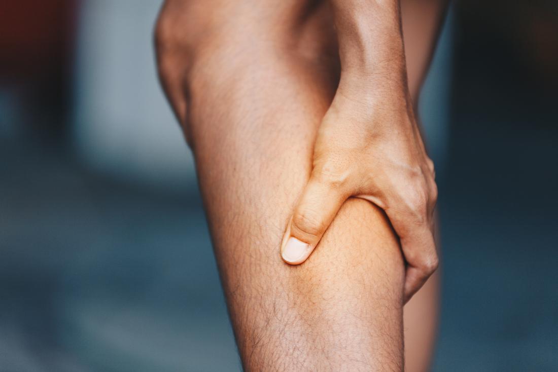 पैरों में दर्द और सूजन की समस्या से रहते हैं परेशान तो शरीर में इन विटामिन्स और मिनरल्स की हो सकती है कमी