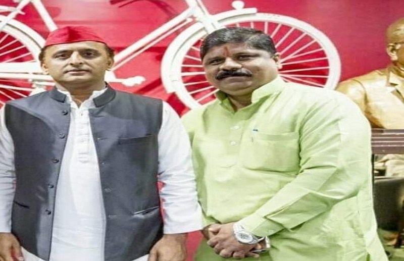 अखिलेश यादव और संजय गुप्ता