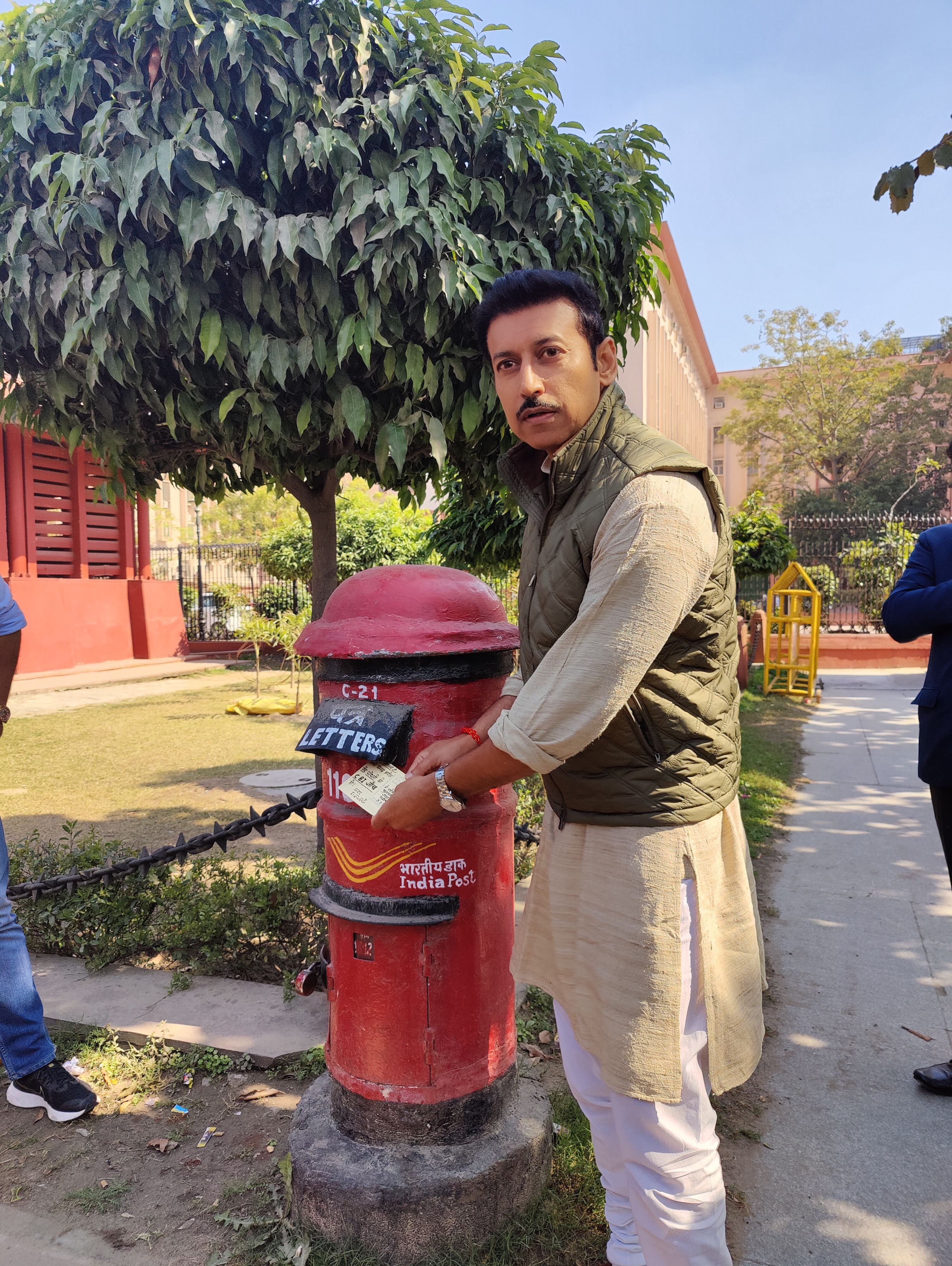 REET : सांसद राज्यवर्धन सिंह राठौड़ का पोस्टकार्ड अभियान..CBI जांच की मांग पूरी होने तक डटे रहेंगे