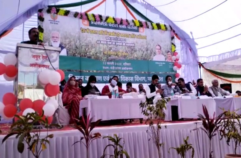 फसल बीमा: 2300 रु. दिया किसान ने प्रीमियम,फसल में नुकसान लेकिन बीमा मिला 499 रुपए