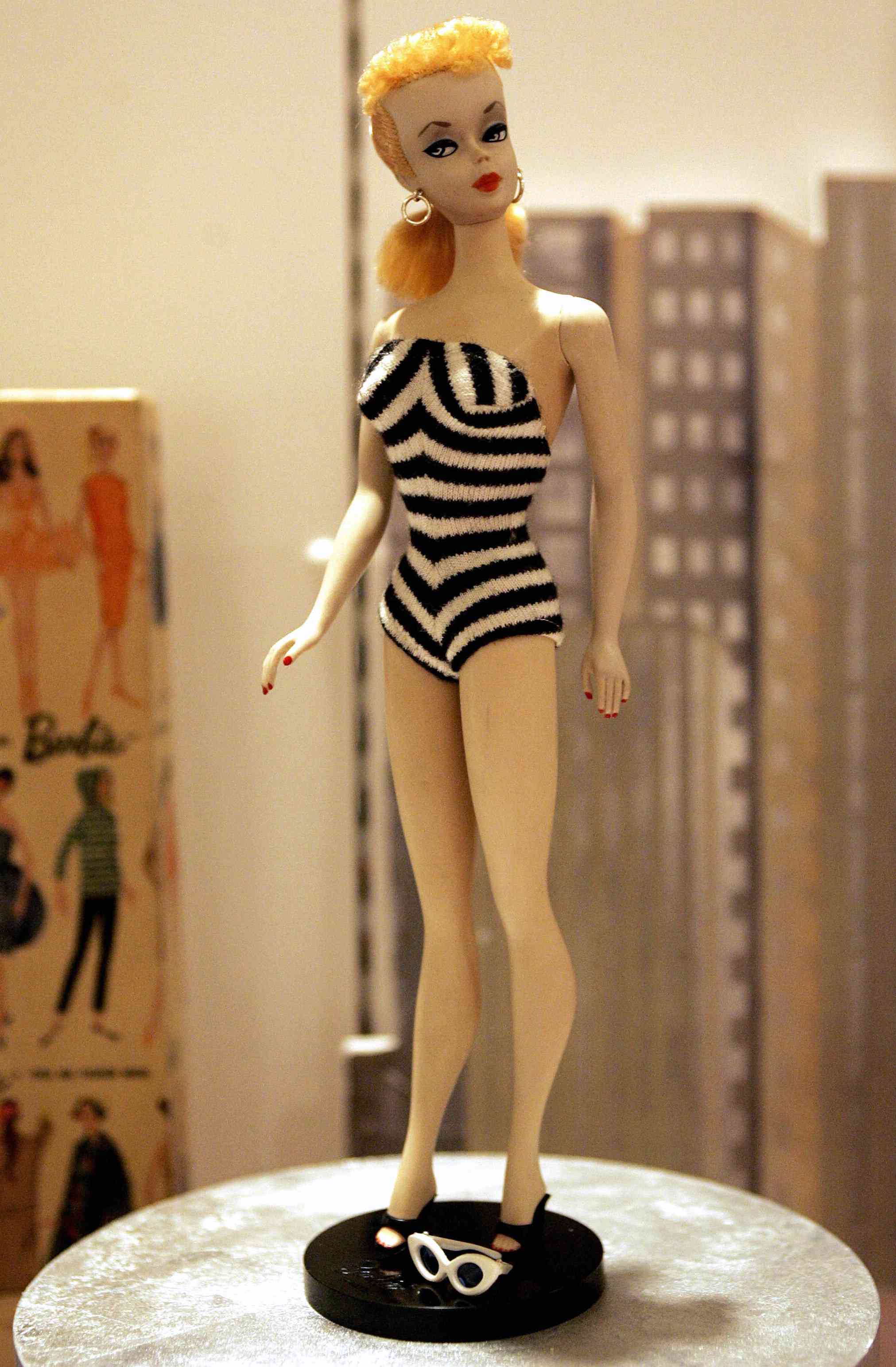 Barbie: ऐसे हुई थी बार्बी डॉल की शुरुआत, बेहद दिलचस्प है इस पहली वयस्क गुड़िया की कहानी