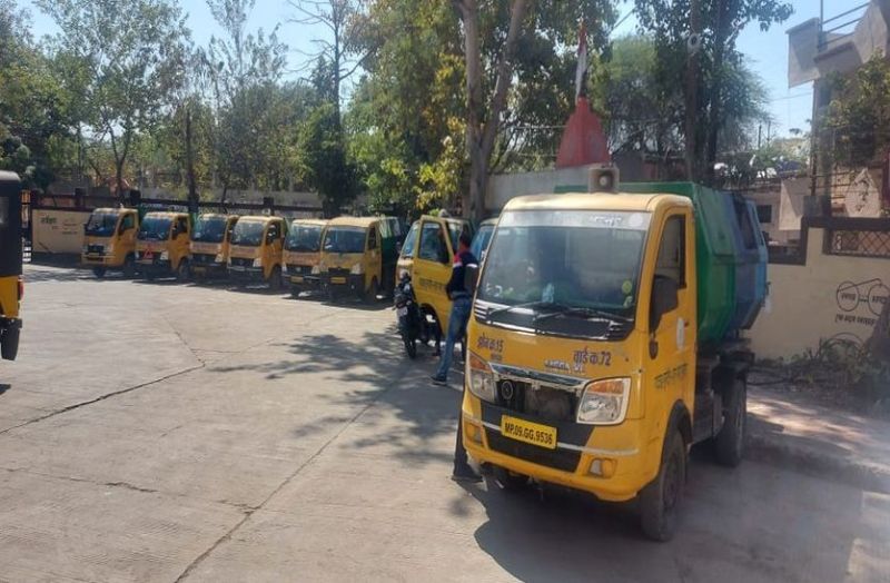 डोर-टू-डोर कचरा गाड़ी खड़ी करने के लिए नगर निगम के पास जगह ही नहीं
