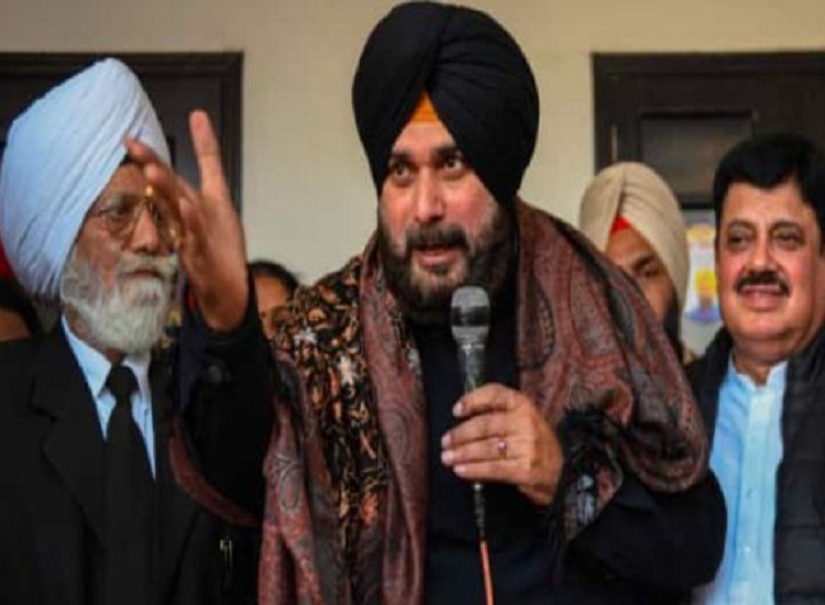 Navjot Singh Sidhu Expressed his displeasure in front of Priyanka Gandhi