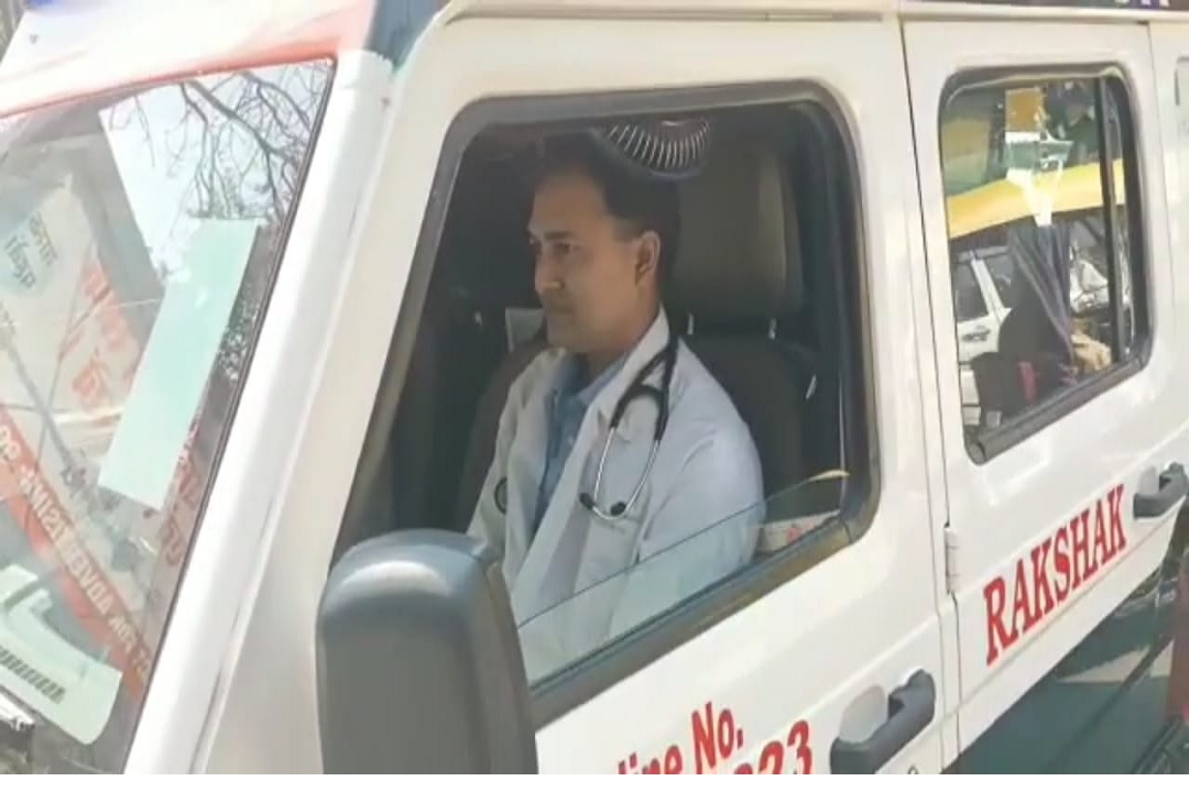 आम आदमी प्रत्याशी डॉ आशीष जायसवाल नामांकन को जाते