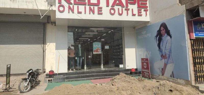 दुकान में काम करने वालों ने लगाया सेठ को चूना, साढ़े आठ लाख का सामान पार