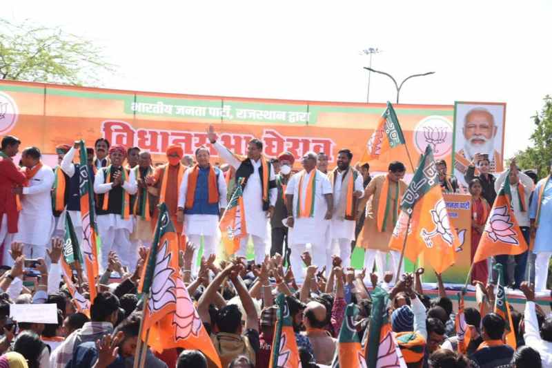 राजस्थान में रीट पर हंगामा, भाजपा का हल्ला बोल, कई नेता चोटिल, पढ़े पूरी खबर