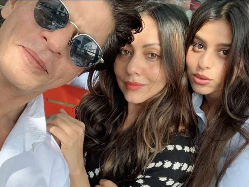 शाहरुख खान की बेटी सुहाना खान ने लाल साड़ी में शेयर की तस्वीर, गौरी खान ने किया कमेंट