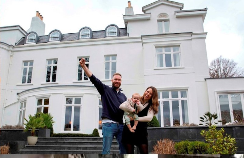 Wife won 35 crore bungalow