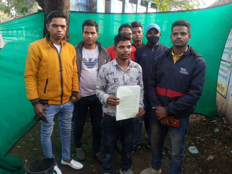 पीडि़त युवक शिकायत करने थाने पहुंचा