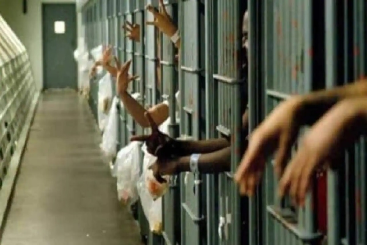 Prisoners in Jail: यूपी की जेलों में बंद हैं देश में सबसे ज्यादा पढ़े-लिखे कैदी