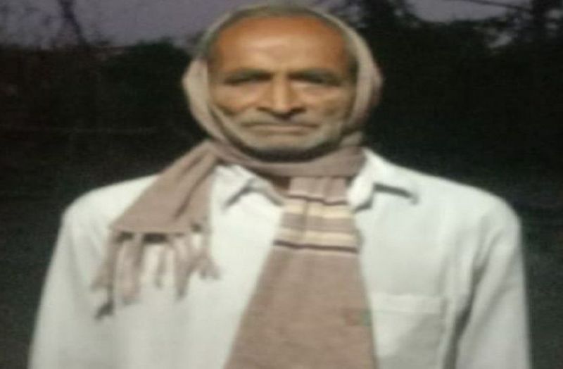 Two women crossed 80 thousand rupees from the bag of the farmer who went to the bank