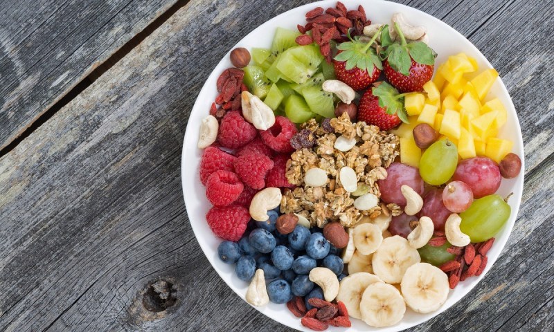 आंतों को स्वस्थ रखने के लिए इन 7 फ्रूट्स को करें डाइट में शामिल, पाचन में भी होगा सुधार