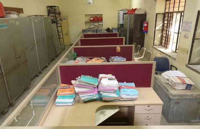 पटवारी व कानूनगो कम, काम करने में फूल रहा दम